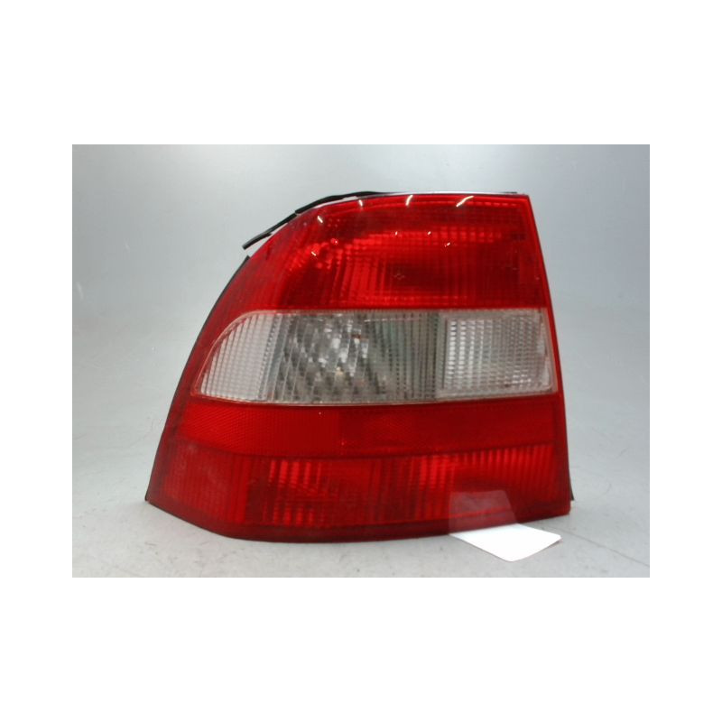 FEU ARRIERE GAUCHE  OPEL VECTRA 95-99