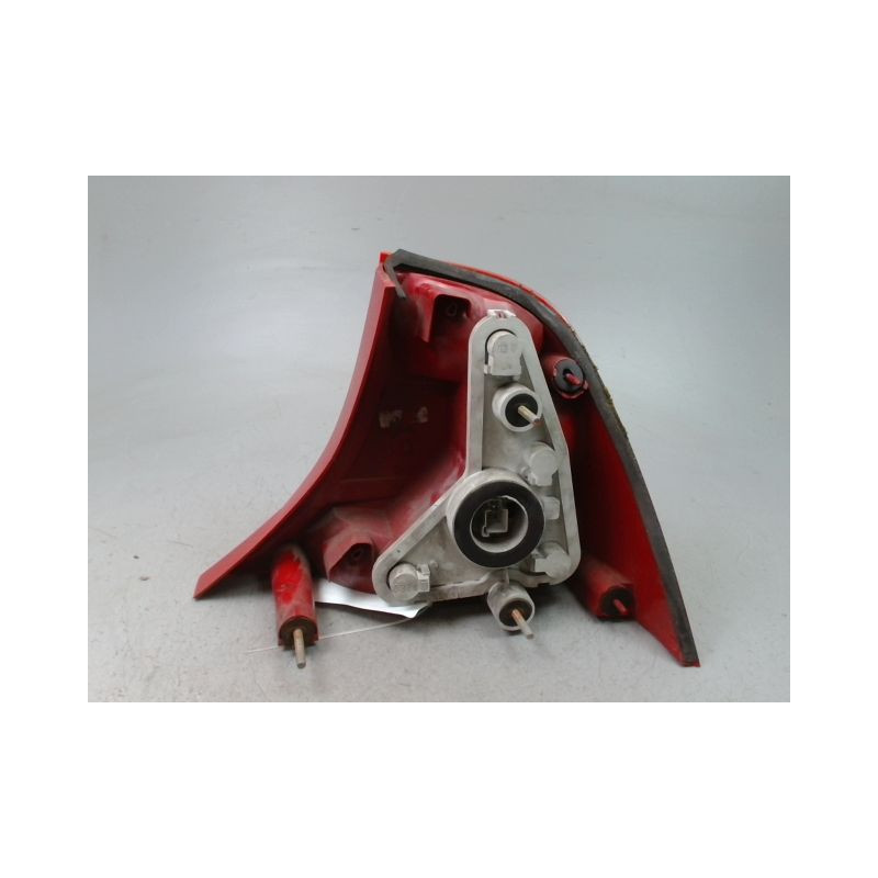 FEU ARRIERE GAUCHE  FORD FOCUS BERL. I 1998-2004