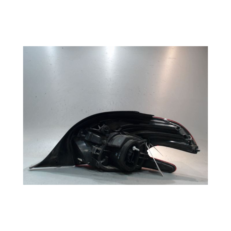 FEU ARRIERE GAUCHE  PEUGEOT 208