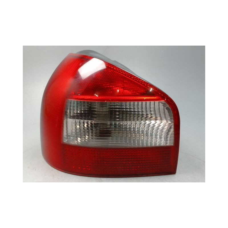FEU ARRIERE GAUCHE  AUDI A3 2000-2003