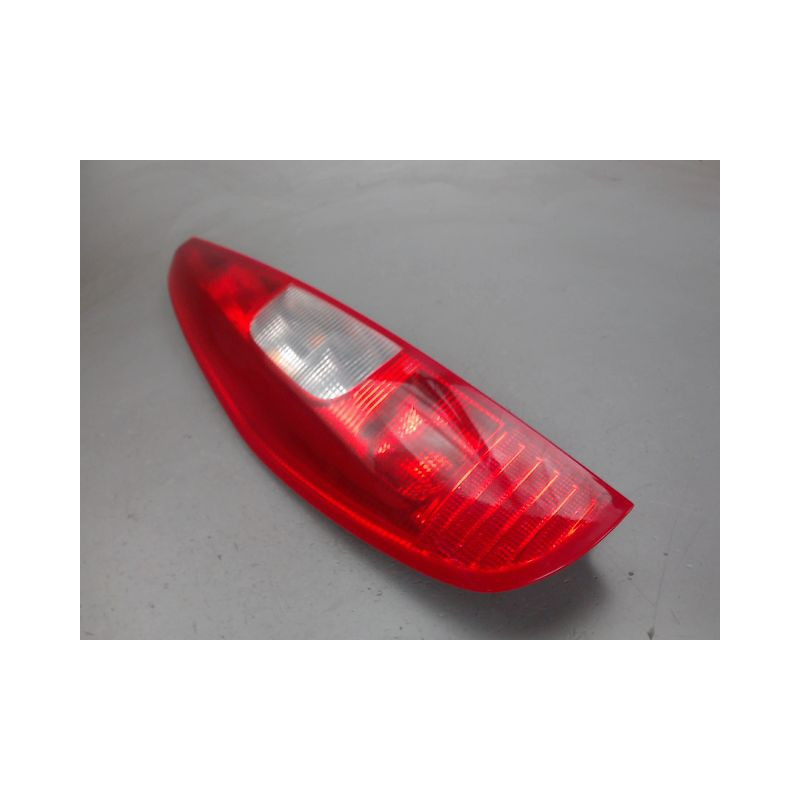 FEU ARRIERE GAUCHE  MITSUBISHI COLT