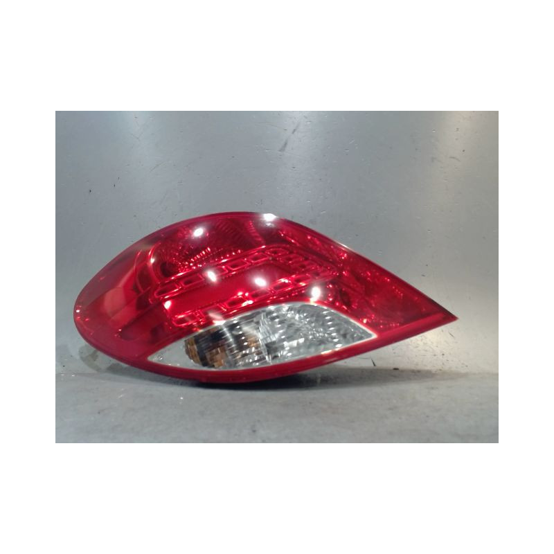 FEU ARRIERE GAUCHE  PEUGEOT 207
