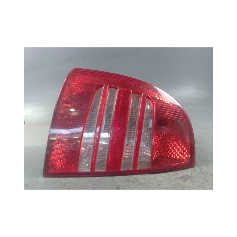 FEU ARRIERE GAUCHE  SKODA SUPERB 04-08