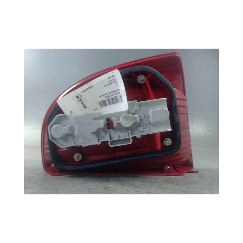 FEU ARRIERE GAUCHE  SKODA SUPERB 04-08