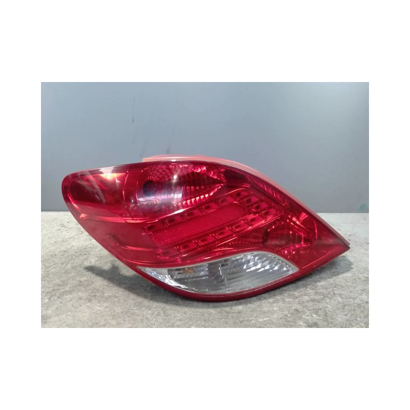 FEU ARRIERE GAUCHE  PEUGEOT 207 2009-