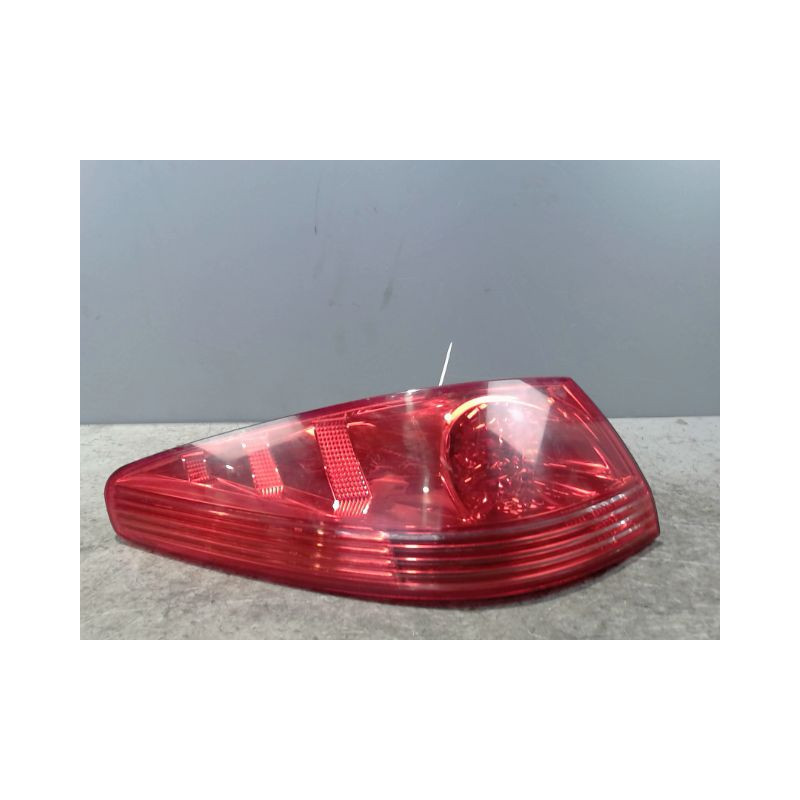 FEU ARRIERE GAUCHE  PEUGEOT 607 2004-