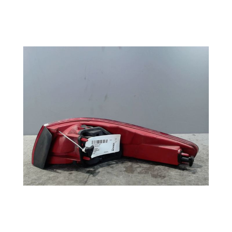 FEU ARRIERE GAUCHE  PEUGEOT 607 2004-