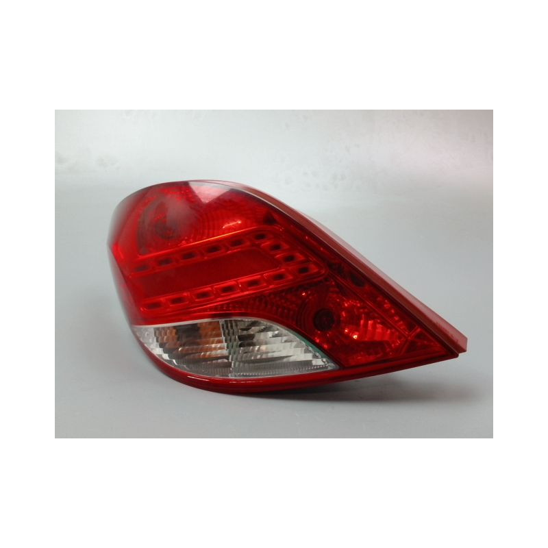 FEU ARRIERE GAUCHE  PEUGEOT 207 2006-2013