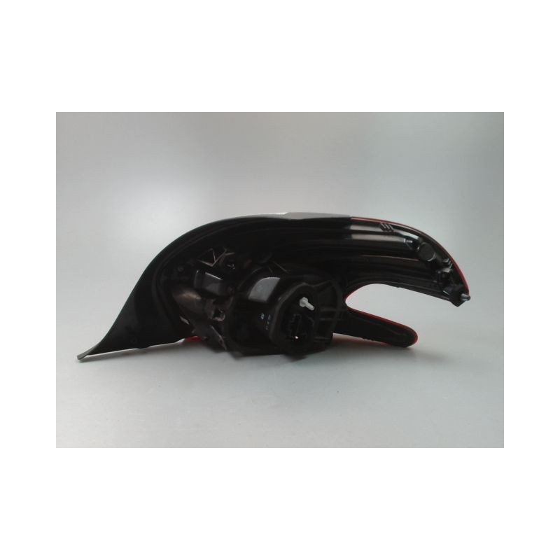 FEU ARRIERE GAUCHE  PEUGEOT 208 Phase 1 2012-...