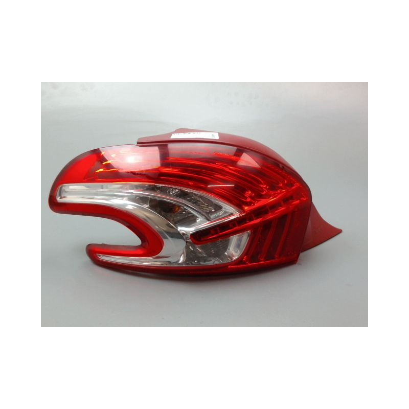 FEU ARRIERE GAUCHE  PEUGEOT 208 Phase 1 2012-...