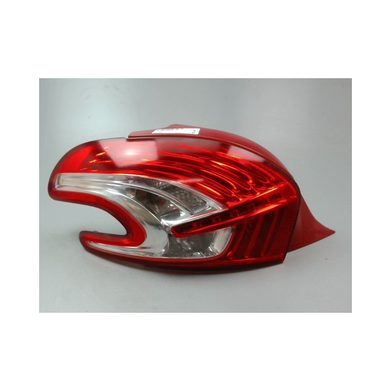 FEU ARRIERE GAUCHE  PEUGEOT 208 Phase 1 2012-...
