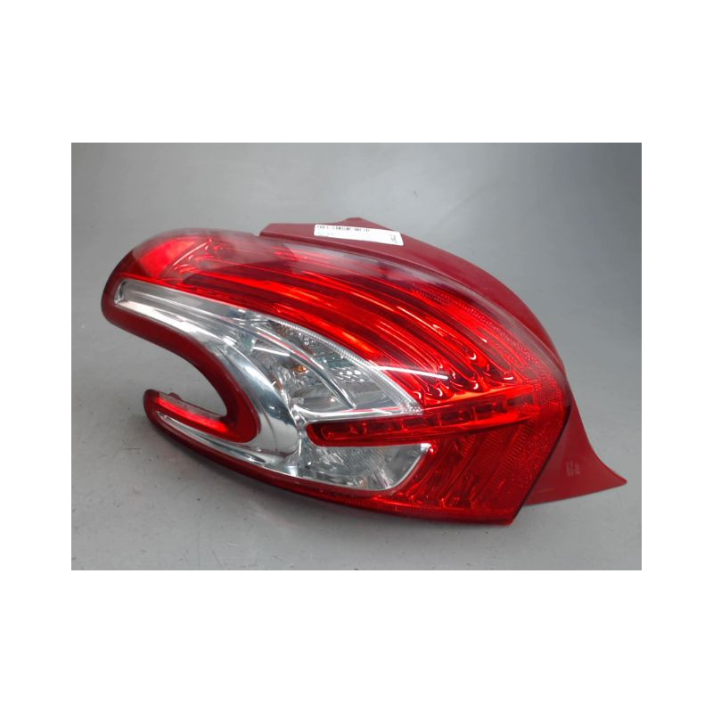 FEU ARRIERE GAUCHE  PEUGEOT 208