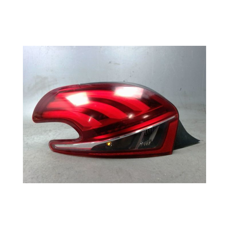FEU ARRIERE GAUCHE  PEUGEOT 208