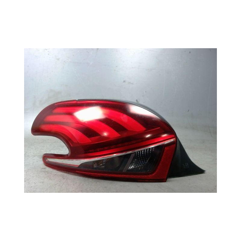 FEU ARRIERE GAUCHE  PEUGEOT 208