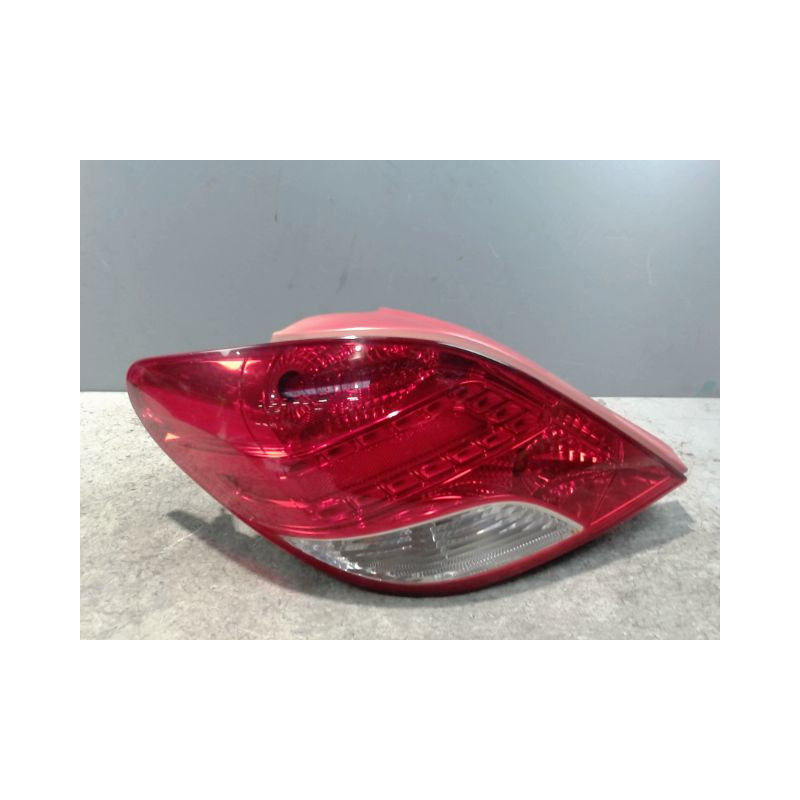 FEU ARRIERE GAUCHE  PEUGEOT 207 2011-