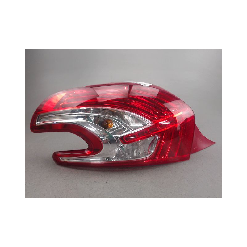 FEU ARRIERE GAUCHE  PEUGEOT 208
