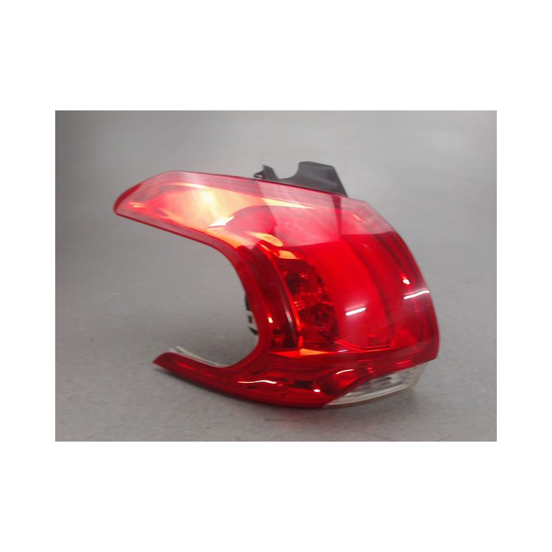 FEU ARRIERE GAUCHE  PEUGEOT 2008