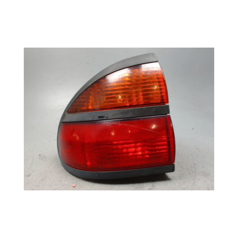 FEU ARRIERE GAUCHE  RENAULT LAGUNA 98-2000