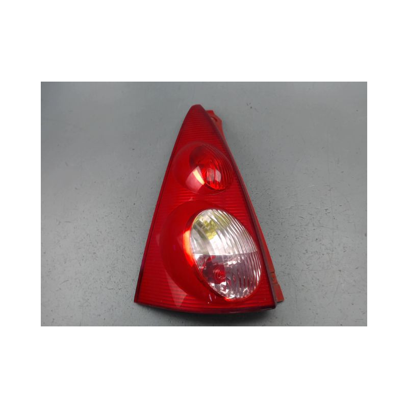 FEU ARRIERE GAUCHE  PEUGEOT 107