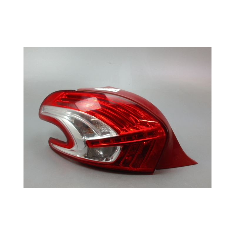 FEU ARRIERE GAUCHE  PEUGEOT 208 Phase 1 2012-...
