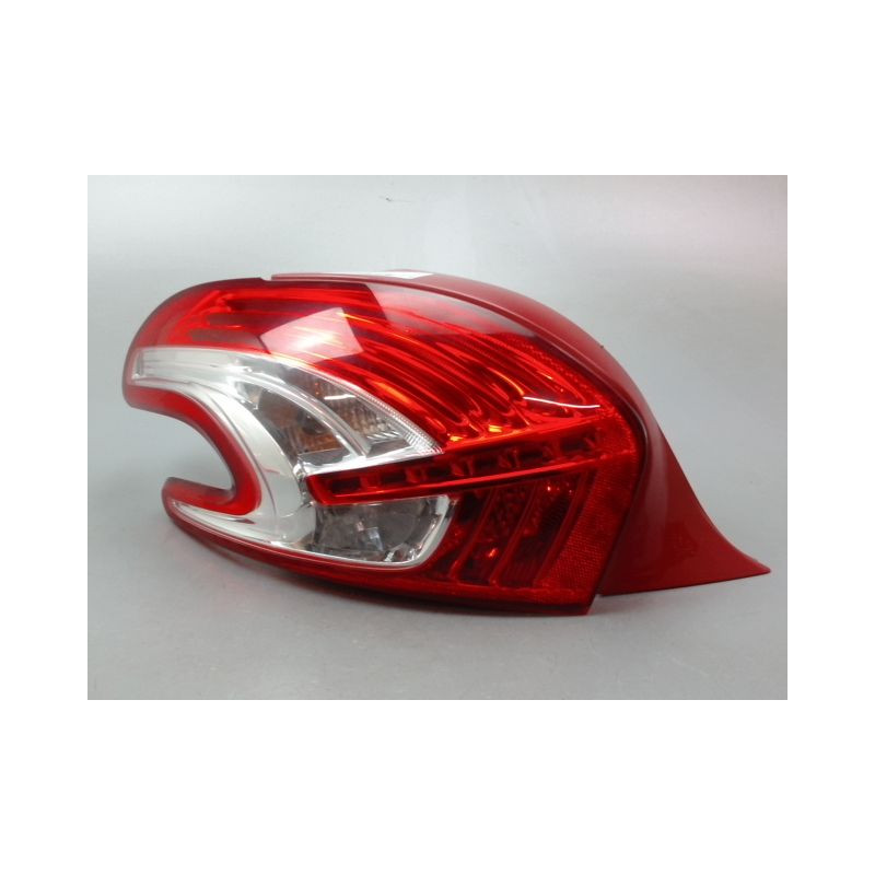FEU ARRIERE GAUCHE  PEUGEOT 208 Phase 1 2012-...