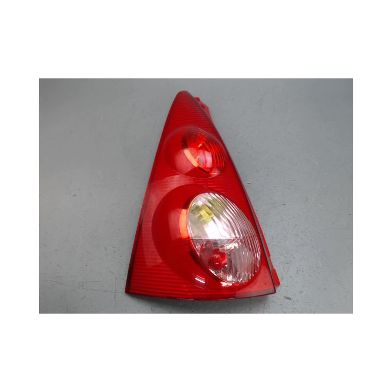 FEU ARRIERE GAUCHE  PEUGEOT 107