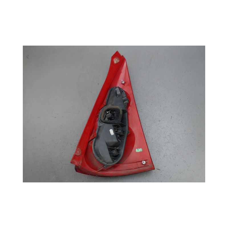 FEU ARRIERE GAUCHE  PEUGEOT 107