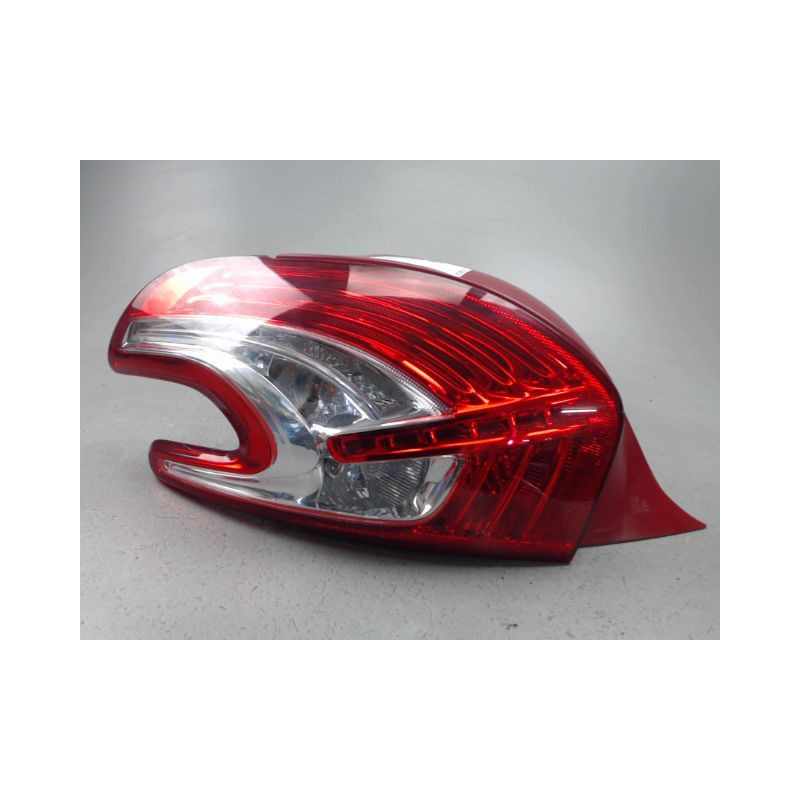 FEU ARRIERE GAUCHE  PEUGEOT 208