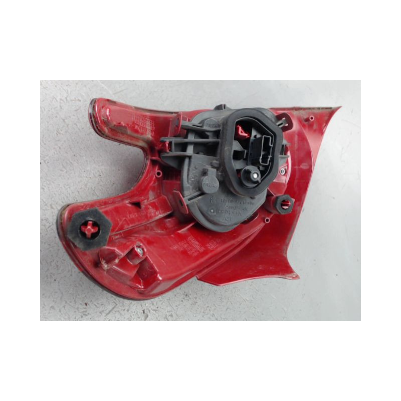 FEU ARRIERE GAUCHE  PEUGEOT 208