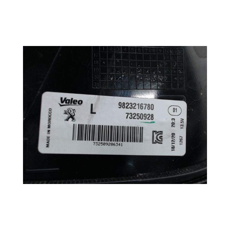 FEU ARRIERE GAUCHE  PEUGEOT 208