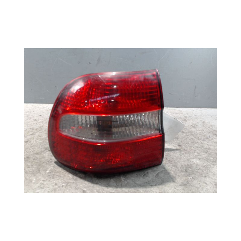FEU ARRIERE GAUCHE  VOLVO V40 2000-