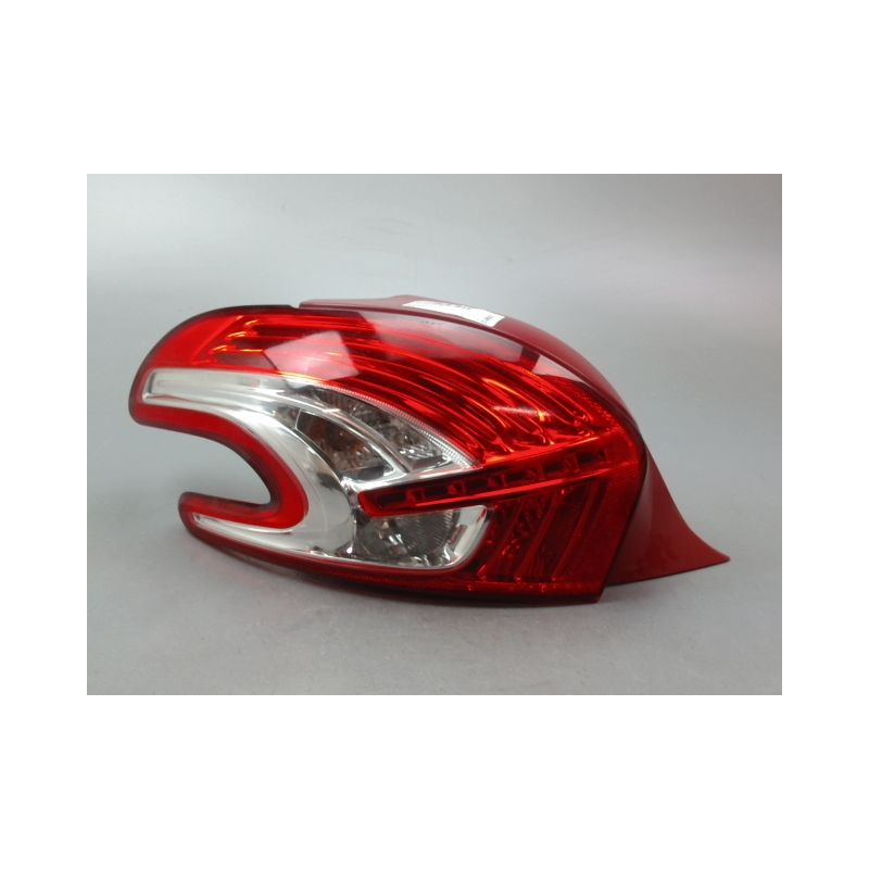 FEU ARRIERE GAUCHE  PEUGEOT 208 Phase 1 2012-...