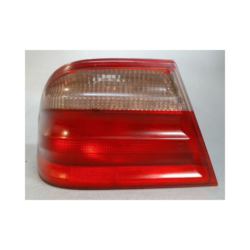 FEU ARRIERE GAUCHE  MERCEDES CLASSE E 99-2002