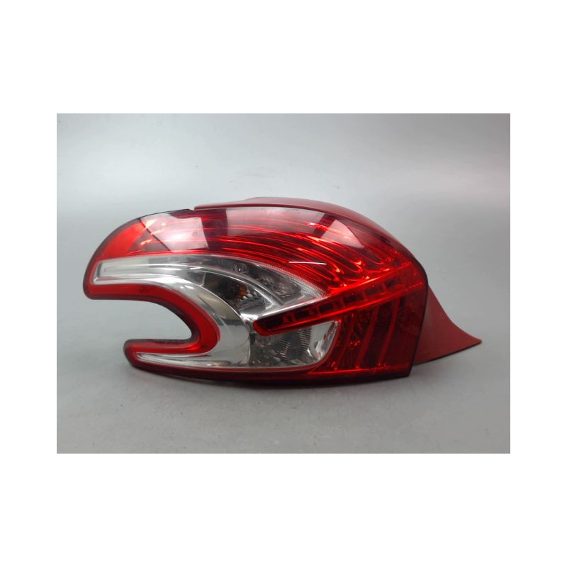 FEU ARRIERE GAUCHE  PEUGEOT 208 Phase 1 2012-...