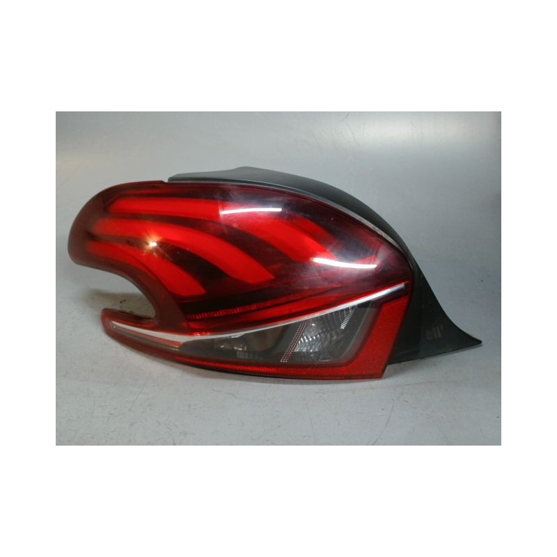 FEU ARRIERE GAUCHE  PEUGEOT 208