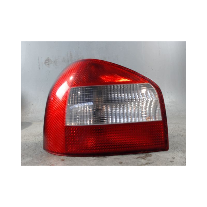 FEU ARRIERE GAUCHE  AUDI A3 2000-2003