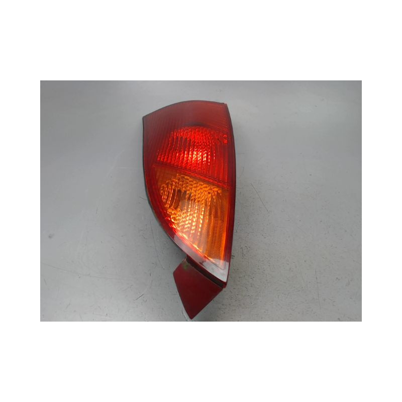 FEU ARRIERE GAUCHE  FORD FOCUS I 1998-2004