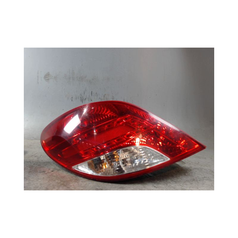 FEU ARRIERE GAUCHE  PEUGEOT 207 2009-