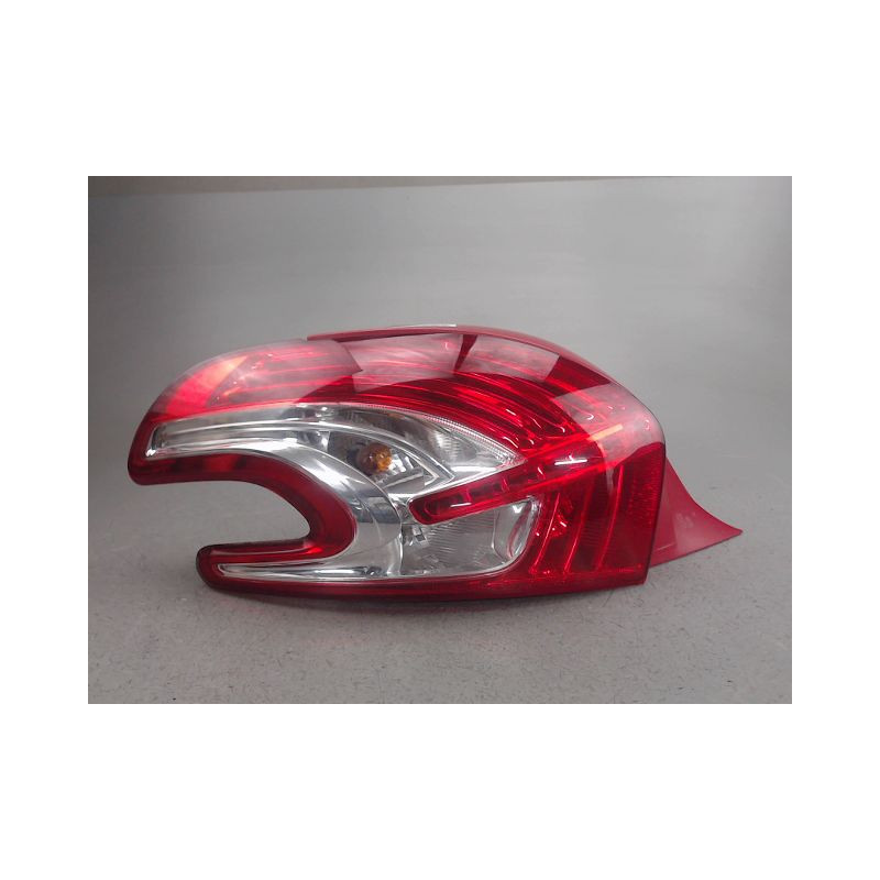 FEU ARRIERE GAUCHE  PEUGEOT 208