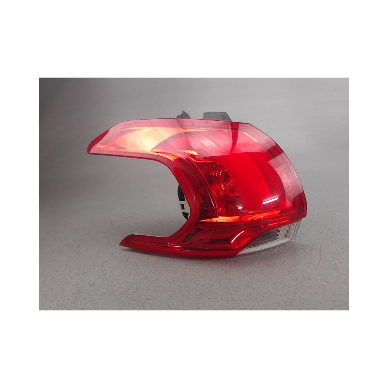FEU ARRIERE GAUCHE  PEUGEOT 2008