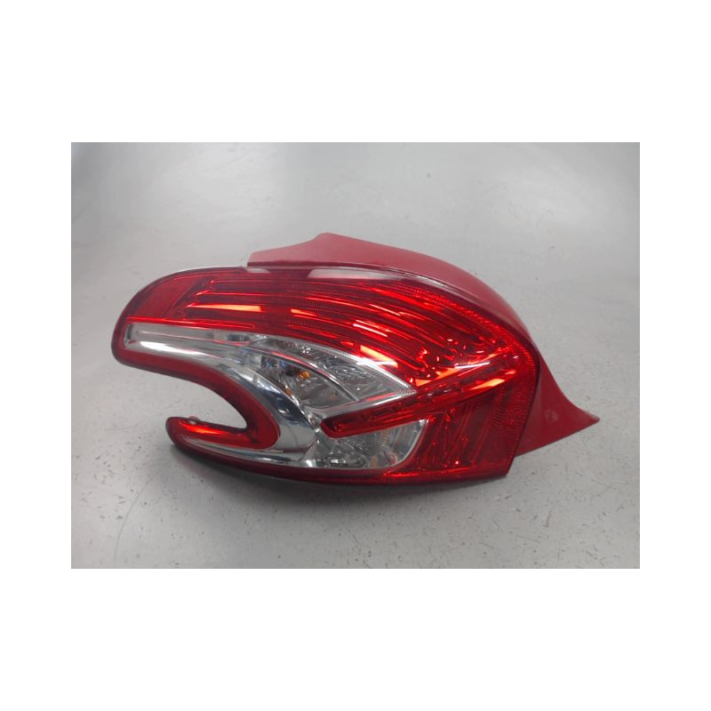 FEU ARRIERE GAUCHE  PEUGEOT 208