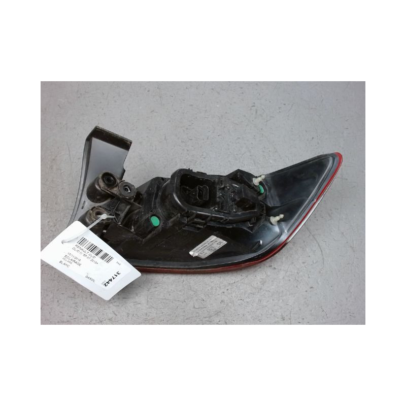FEU ARRIERE GAUCHE  RENAULT CLIO IV 2012-