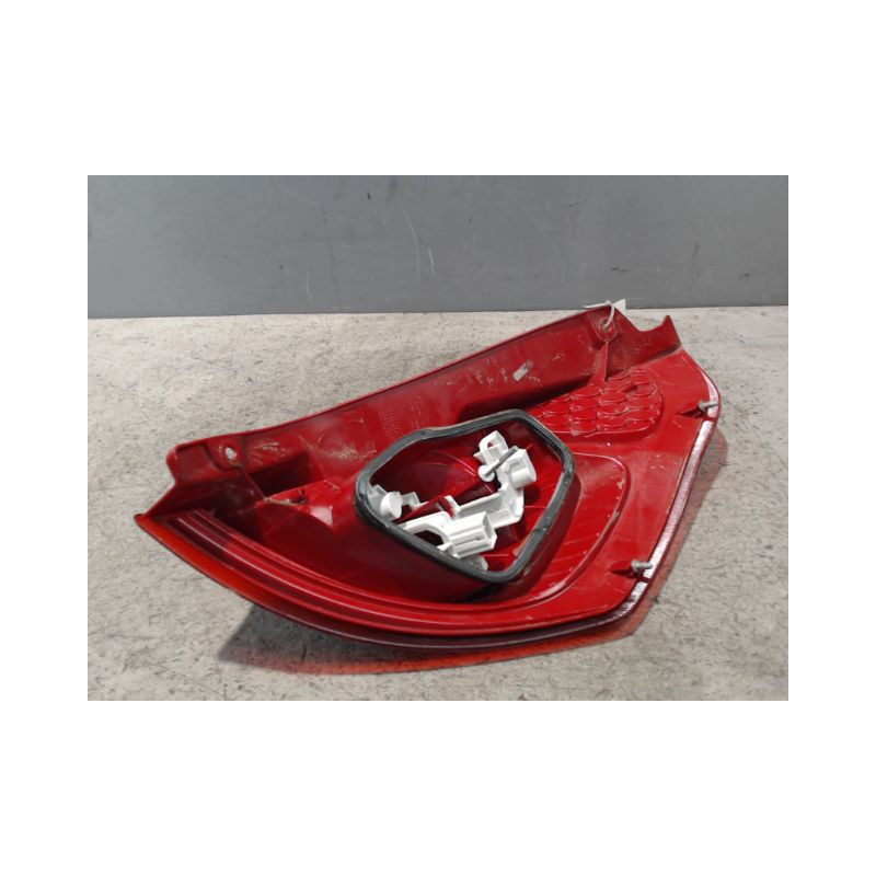 FEU ARRIERE GAUCHE  FORD FIESTA 2010-