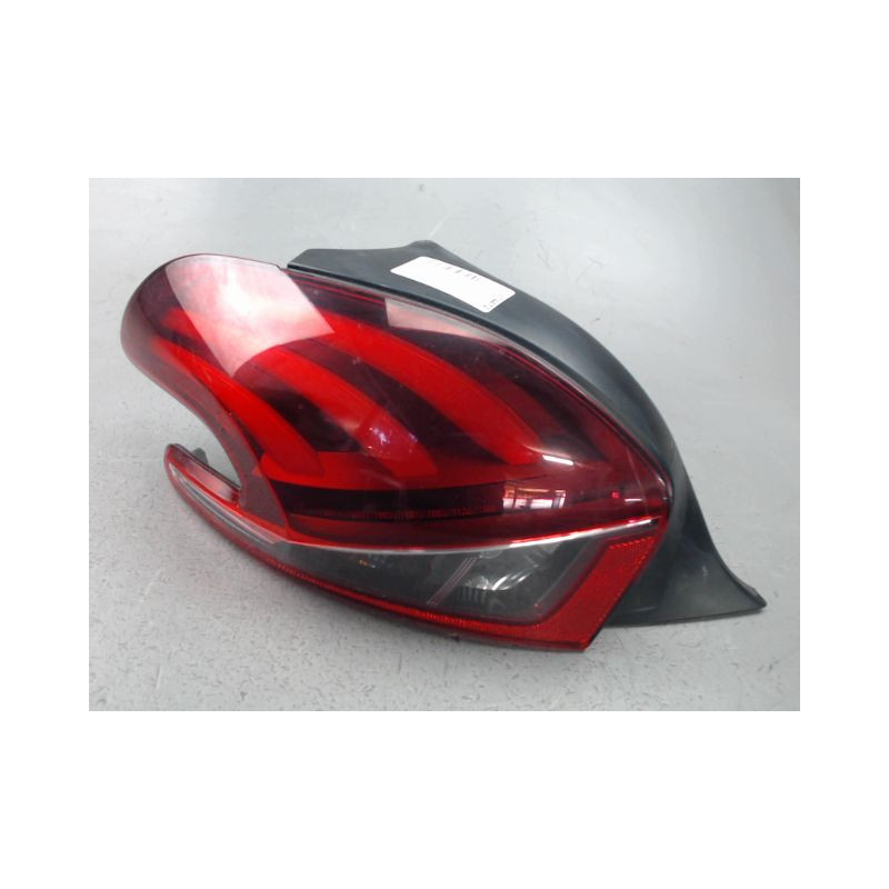 FEU ARRIERE GAUCHE  PEUGEOT 208
