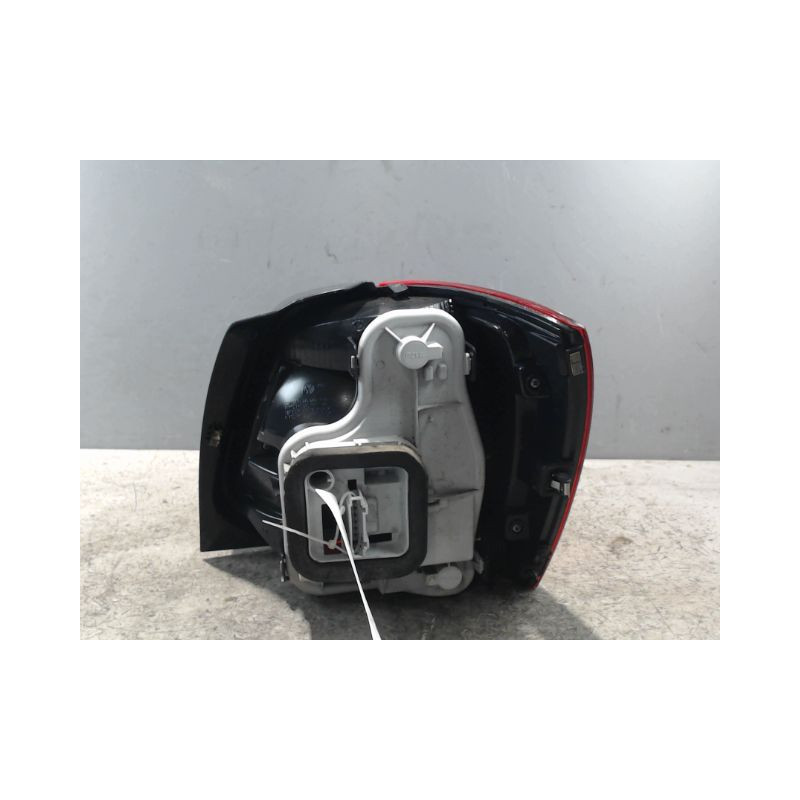 FEU ARRIERE GAUCHE  VOLKSWAGEN POLO 2005-