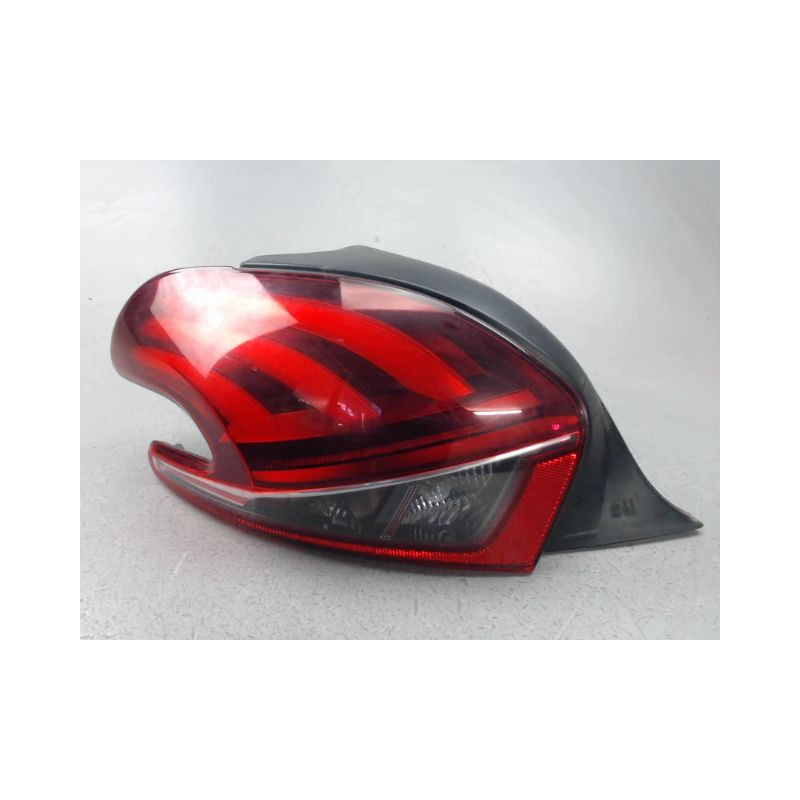 FEU ARRIERE GAUCHE  PEUGEOT 208