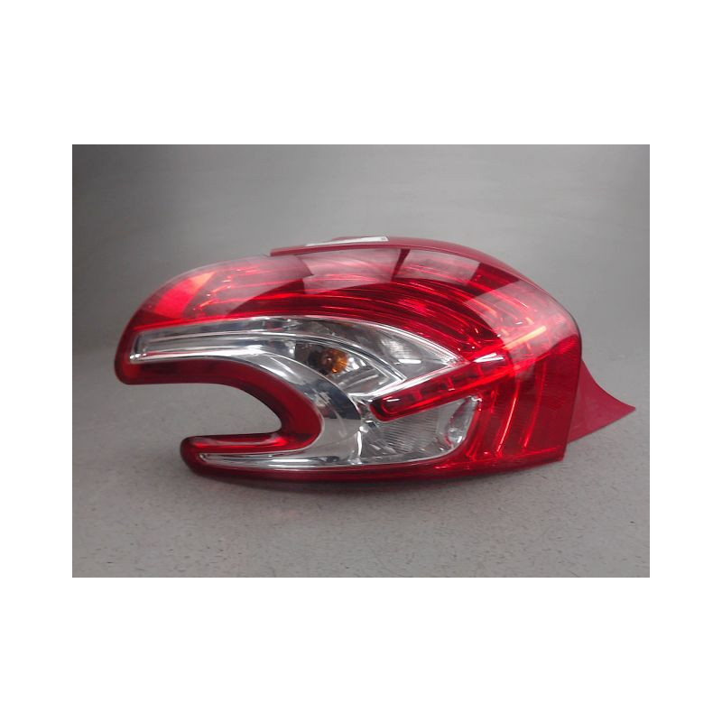 FEU ARRIERE GAUCHE  PEUGEOT 208