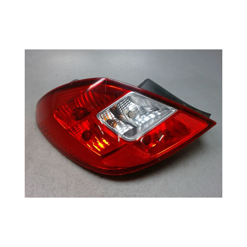FEU ARRIERE GAUCHE  OPEL CORSA