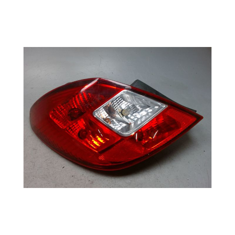 FEU ARRIERE GAUCHE  OPEL CORSA