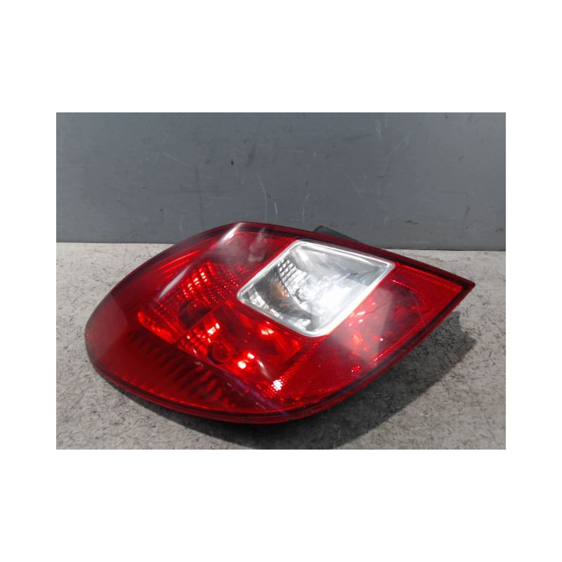 FEU ARRIERE GAUCHE  OPEL CORSA 2010-